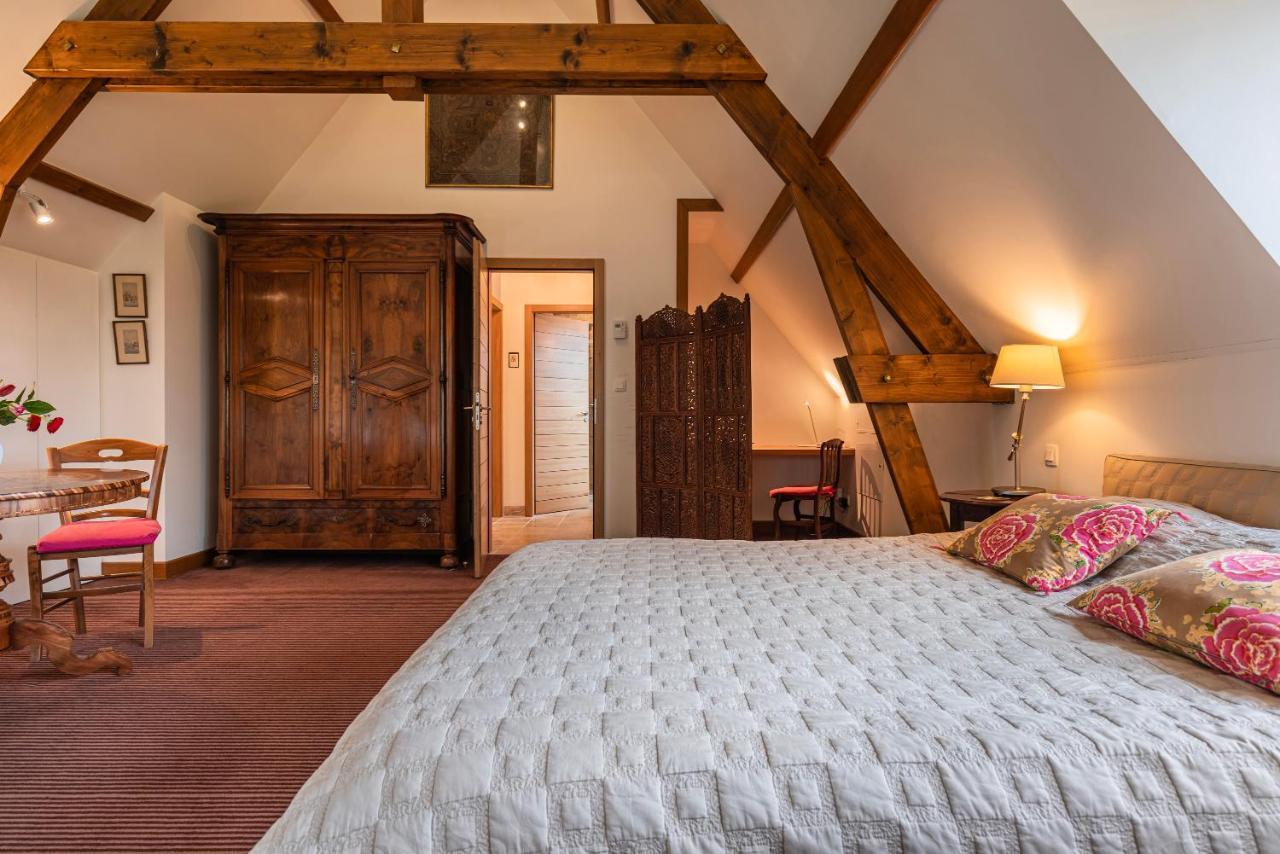 Hébergement de vacances Charmante Chaumière Romantique Avec Piscine Chauffée