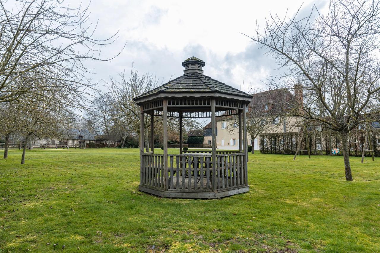 Charmante Chaumière Romantique Avec Piscine Chauffée